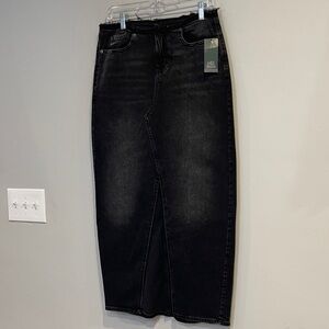 NWT Wild Fable Black Denim Skirt Size 6